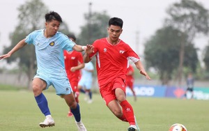 Xuất hiện 'siêu phẩm' từ giữa sân ở giải hạng Nhì quốc gia