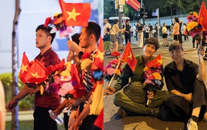 Thủ môn lọt Top 10 thế giới của Việt Nam và Nguyễn Trần Duy Nhất tham gia diễu hành kỷ niệm 50 năm thống nhất đất nước