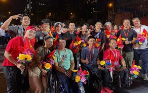 Hoa hậu Tiểu Vy, huyền thoại thể thao Lý Đức góp mặt trong lễ diễu hành 30/4 mừng 50 năm thống nhất đất nước