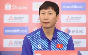 Vì sao HLV Kim Sang Sik chọn thủ môn trẻ hơn Đình Triệu ở trận đấu lớn vào tháng sau?