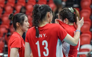 VĐV bóng chuyền Trung Quốc bật khóc khi thua Trần Thị Thanh Thúy và CLB Việt Nam, vuột vé dự giải thế giới