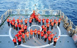 “Chuyến tàu Đại đoàn kết” - Hải trình đưa kiều bào ra thăm Trường Sa và Nhà giàn DK1