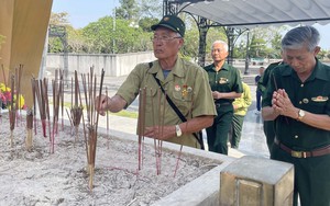 Những nén hương không bao giờ tắt ở Quảng Trị