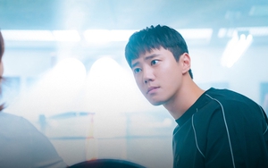 Sau 'Khi cuộc đời cho bạn quả quýt', Lee Jun Young tái xuất với phim hài lãng mạn