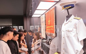 Chào tuần mới: Khi giới trẻ bộc lộ tình yêu nước