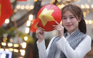 Hà Nội rực rỡ màu cờ đỏ chào mừng 50 năm non sông thống nhất