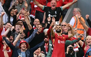 Liverpool vô địch Ngoại hạng Anh, Salah tái hiện khoảnh khắc selfie của huyền thoại Roma