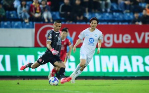 Thủ môn Đình Triệu và 'quãng nghỉ' không đúng lúc