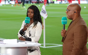 Tranh cãi lại nổ ra về bất bình đẳng trong bóng đá nữ