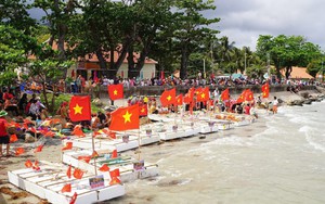 Hội thi đua bè truyền thống tại Côn Đảo rực màu cờ đỏ