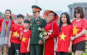 Ngày đầu tiên của kỳ nghỉ lễ, người dân thủ đô tập trung vui chơi tại nơi công cộng