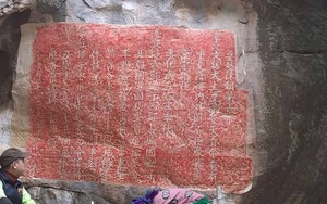 Độc đáo bài văn bia được khắc trên núi đá từ 700 năm trước