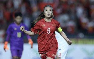 Huỳnh Như và Quả bóng Vàng Việt Nam cùng đoạt giải thưởng danh giá sau khi lên ngôi vô địch