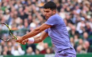 Ngược dòng ngoạn mục ở trận ra quân Monte Carlo Masters, Carlos Alcaraz đạt cột mốc đặc biệt
