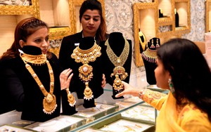 Giá vàng hôm nay 10/5: Tăng cao và nới thêm so với giá thế giới