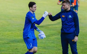 HLV PVF CAND thừa nhận Văn Lâm quá xuất sắc, không thể ghi bàn