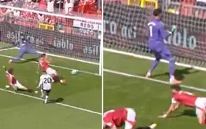 Thủ môn MU khiến fan tức giận vì có hành động như ăn mừng sau khi nhận bàn thua