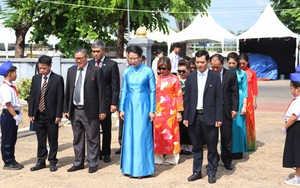 Bác Hồ trong trái tim cộng đồng người Việt Nam tại Lào