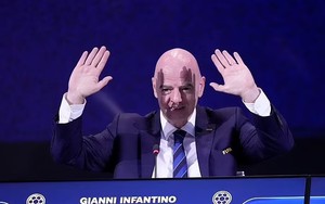 Chủ tịch FIFA bị chỉ trích vì đến muộn đại hội, nhiều thành viên bỏ ra ngoài