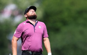 Tay golf nổi điên, chửi thề và ném bóng sau cú đánh hỏng giữa vòng tại PGA Championship