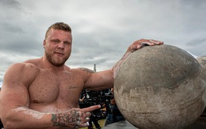 Người đàn ông 'Mạnh nhất thế giới' từng là một cậu bé... tự kỉ