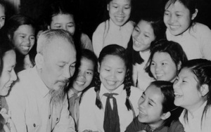 Nối dài 'trăm năm trồng người'