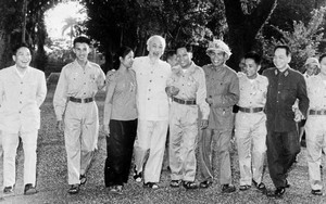 Bài viết của Tổng Bí thư Tô Lâm: BÁC VẪN CÙNG CHÚNG CHÁU HÀNH QUÂN