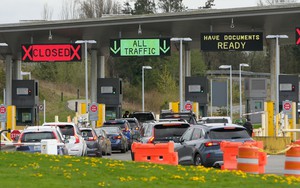 Canada tạm dừng áp thuế trả đũa đối với Mỹ