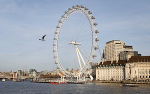Anh: Vòng quay London Eye gặp sự cố giữa thời tiết nắng nóng