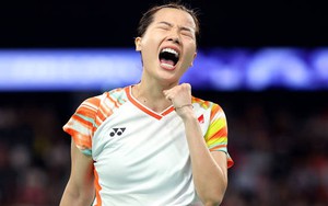 Thùy Linh ngược dòng hạ cựu á quân thế giới, giành vé vào tứ kết Malaysia Masters 2025