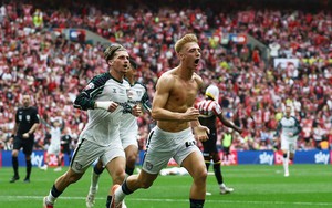 Sunderland trở lại Premier League nhờ bàn thắng trị giá 200 triệu của ngôi sao gây tranh cãi