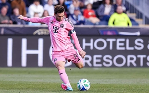 Lập siêu phẩm sút phạt, Messi vượt qua Ronaldinho để tiệm cận Pele