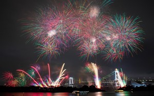 Tokyo khởi đầu mùa pháo hoa với màn trình diễn ấn tượng