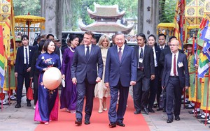 Hình ảnh Tổng Bí thư Tô Lâm cùng Tổng thống Pháp thăm Văn Miếu - Quốc Tử Giám