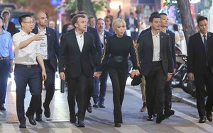 Tổng thống Pháp Emmanuel Macron và Phu nhân dạo phố cổ Hà Nội