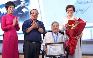 Giải thưởng Thiếu nhi Dế Mèn lần 6 - 2025: Nhạc sĩ Phạm Tuyên được vinh danh "Hiệp sĩ Dế Mèn"