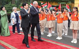 Hình ảnh Chủ tịch nước Lương Cường chủ trì lễ đón chính thức Tổng thống Hungary