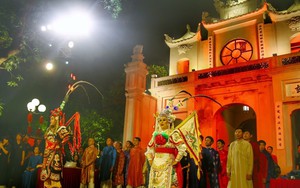 Hình ảnh tour đêm “Tiếng chuông Trấn Vũ - Chạm vào linh thiêng, sống cùng huyền thoại"