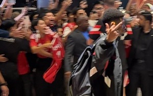 Amad Diallo có cử chỉ khiếm nhã với CĐV trong chuyến du đấu châu Á