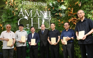 Nhà thơ Hữu Thỉnh ra mắt sách phê bình văn học ở tuổi 84