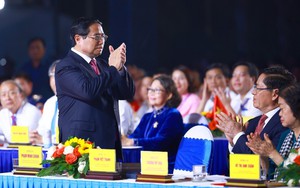 Thủ tướng dự Chương trình chính luận nghệ thuật "Côn Đảo - Hùng ca ý chí Việt Nam"