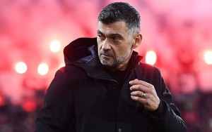 AC Milan sa thải HLV Sergio Conceicao