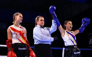 Võ sĩ Việt Nam xuất sắc vô địch thế giới sau khi thắng liên tiếp 2 đối thủ châu Âu