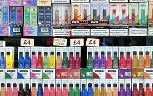 Từ 1/6, Anh cấm thuốc lá điện tử dùng một lần