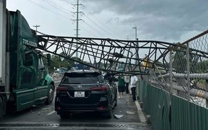 Hàng loạt sự cố xảy ra trong cơn mưa dông tại TP. Hồ Chí Minh