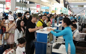 Sân bay quốc tế Nội Bài đông nghịt khách ngày cuối kỳ nghỉ lễ 30/4 - 1/5