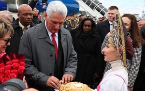 Chủ tịch Cuba đến Nga dự lễ kỷ niệm 80 năm Ngày Chiến thắng