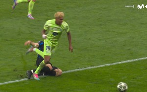 Chuyên gia giải thích vì sao trọng tài hủy 11m của Barcelona sau khi Yamal bị phạm lỗi