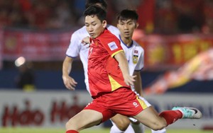 Cầu thủ Việt Nam ghi bàn từ giữa sân vào lưới Thái Lan được chọn vào đội Các ngôi sao Đông Nam Á