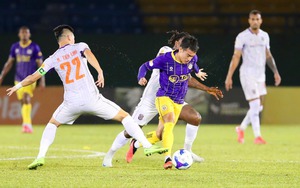 Quả bóng Vàng Việt Nam 'mất hút' sau khi nhận giải, cơ hội có đến với Công Phượng?